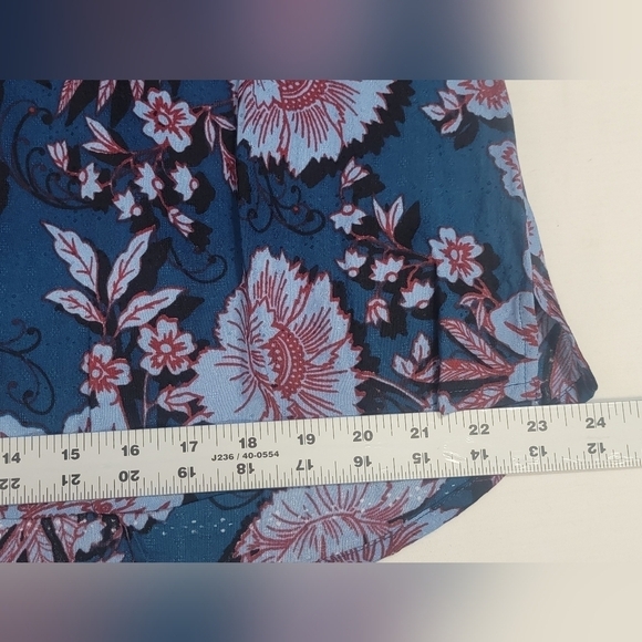BOG BAND OF THE FREE Josie Sapphire Top Peri Blue Tropical Floral V-Neck Small - Picture 4 of 10